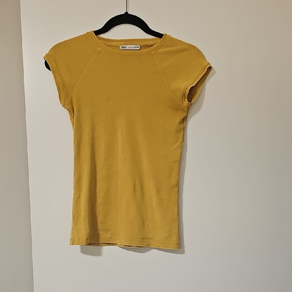 Zara Tops - Zara Yellow Short Sleeve Tee